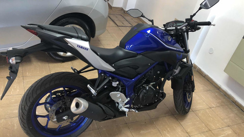 Foto de mi Yamaha MT03 (imágen Local)